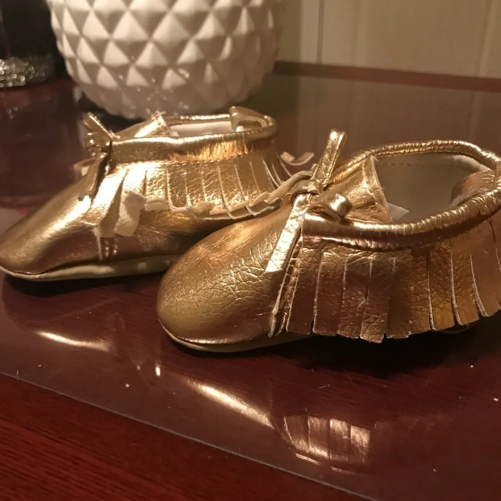 🎈Adorable Gold Moccasins